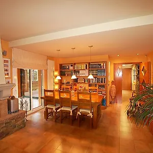 Hotel 105363) Casa En Con Internet, Aire Acondicionado, Aparcamiento, Jardin, Santa Cristina d'Aro